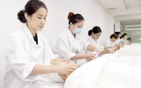 广州花都附近哪家正规美容师培训学校比较好？