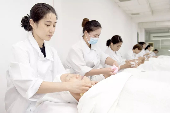 广州花都附近哪家正规美容师培训学校比较好？ 